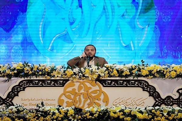 بالفيديو...تلاوة القارئ الايراني