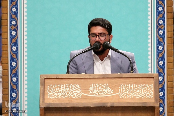 بالفيديو...تلاوة القارئ الايراني