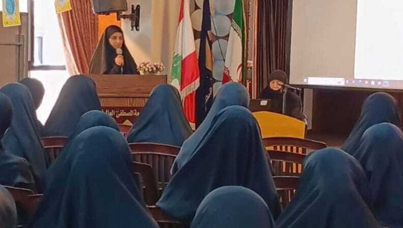 دار القرآن والحديث تقيم حفل إشهار لطالبة جديدة في لبنان