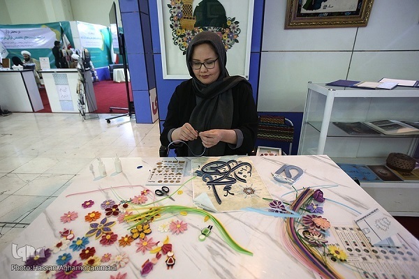 فنانة أفغانية: الأعمال القرآنية جذابة للغاية لغير المسلمين + صور