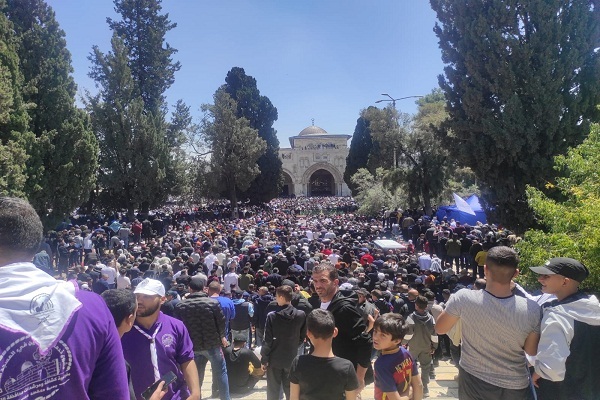 ربع مليون فلسطيني يصلّون الجمعة الأخيرة من رمضان في الأقصى + صور