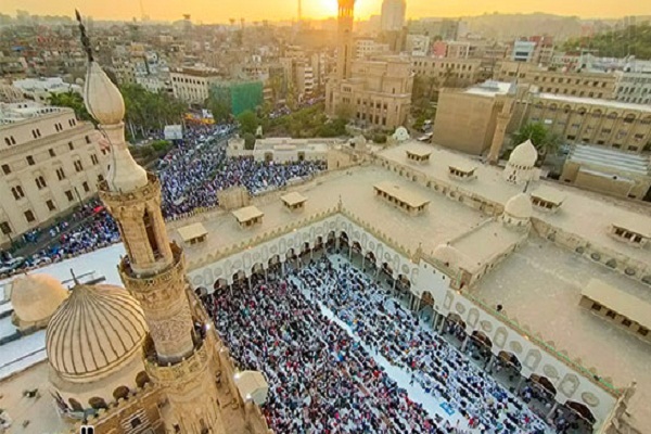 ملايين المسلمين حول العالم يحتفلون بأول أيام عيد الفطر