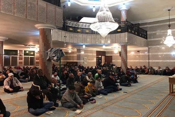 حزب الله اللبناني يقيم محاضرة قرآنية  في البقاع الغربي  + صور