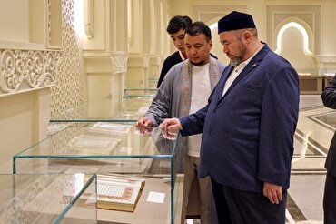 رئيس لجنة الإفتاء في كازاخستان: مجمع القرآن في الشارقة يمثّل وجهة لعلماء القرآن