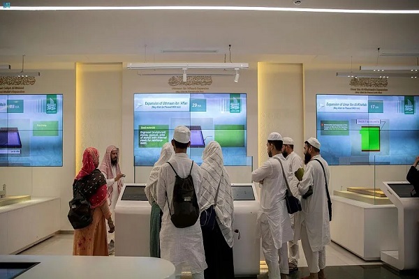 معرض عمارة المسجد النبوي يستقبل الزوار لإثراء تجربتهم المعرفية + صور وفيديو