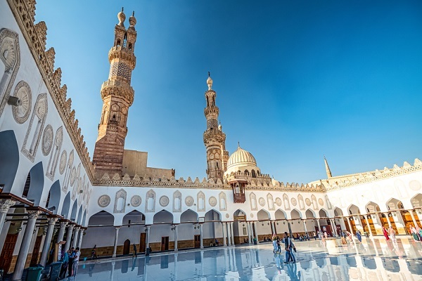 أول تعليق من الأزهر على حرق الكيان الصهيوني لنسخ من القرآن