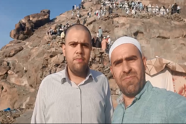 بالفيديو...منافسة بين اثنين من القراء الايرانيين على جبل النور