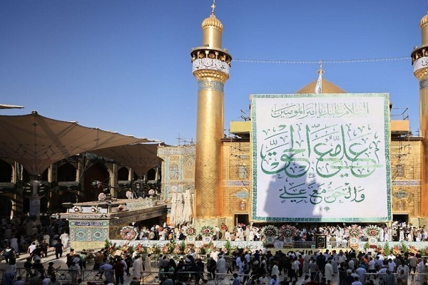 بالصور.. توافد آلاف الزائرين الى المرقد العلوي لاحياء عيد الغدير