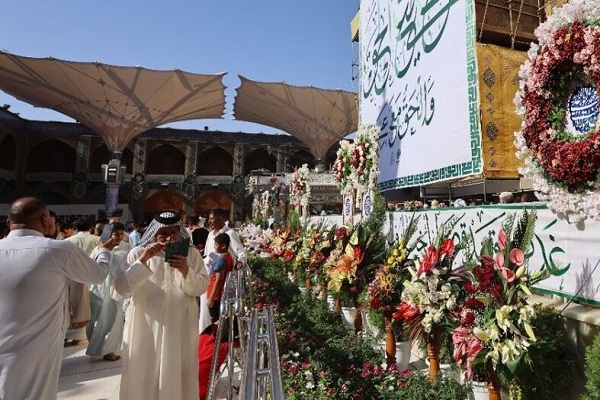 بالصور.. توافد آلاف الزائرين الى المرقد العلوي لاحياء عيد الغدير