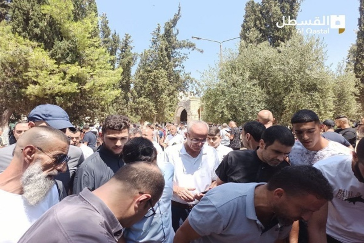8 إصابات في اعتداء الإحتلال على المصلين في الأقصى + صور و فيديو