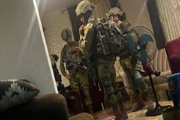 8 إصابات في اعتداء الإحتلال على المصلين في الأقصى + صور و فيديو