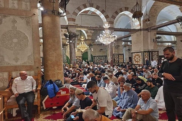 40 ألف فلسطيني يؤدون صلاة الجمعة في الأقصى