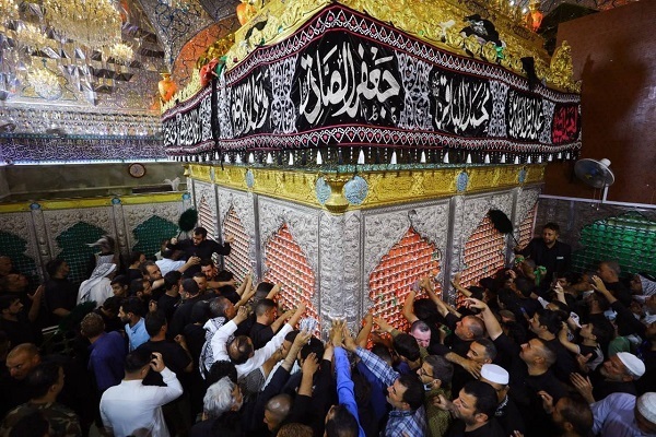 تقرير مصور | إحياء ذكرى استشهاد الإمام الحسن العسكري في سامراء تقرير مصور | إحياء ذكرى استشهاد الإمام الحسن العسكري في سامراء