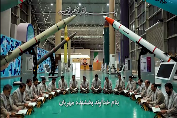 سورة المجادلة | تلاوة جماعية لفرقة