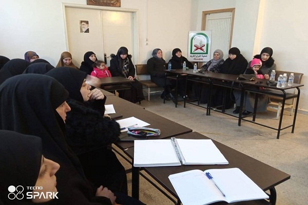 مشاركة 24 طالبة في دورة تعليمية للعلوم القرآنية في البقاع اللبناني + صور