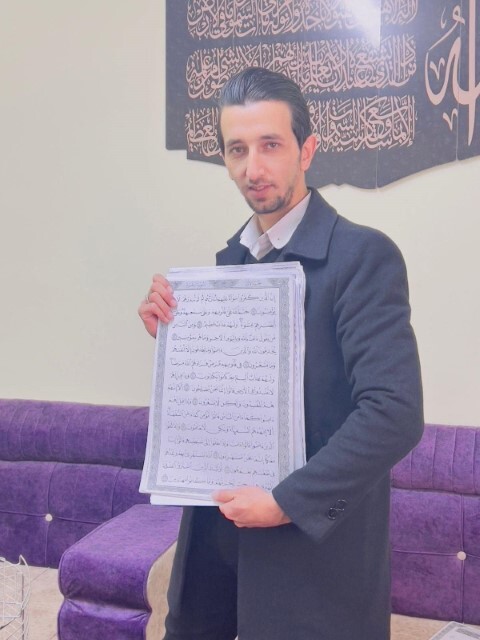شاب أردني ينسخ القرآن الكريم بخط يده + صور