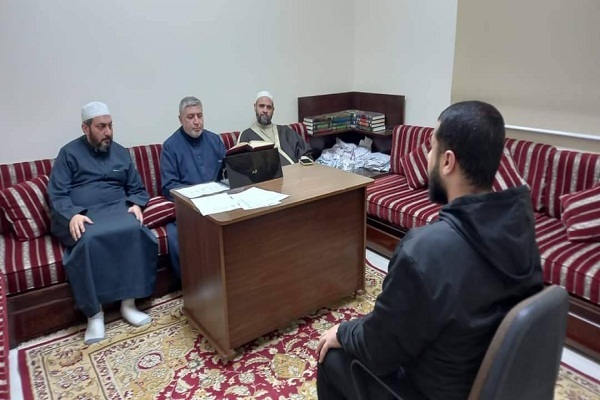 لبنان: دار القرآن للحفظ والتلاوة تكرّم طالباً وطالبةً جديدین + صور