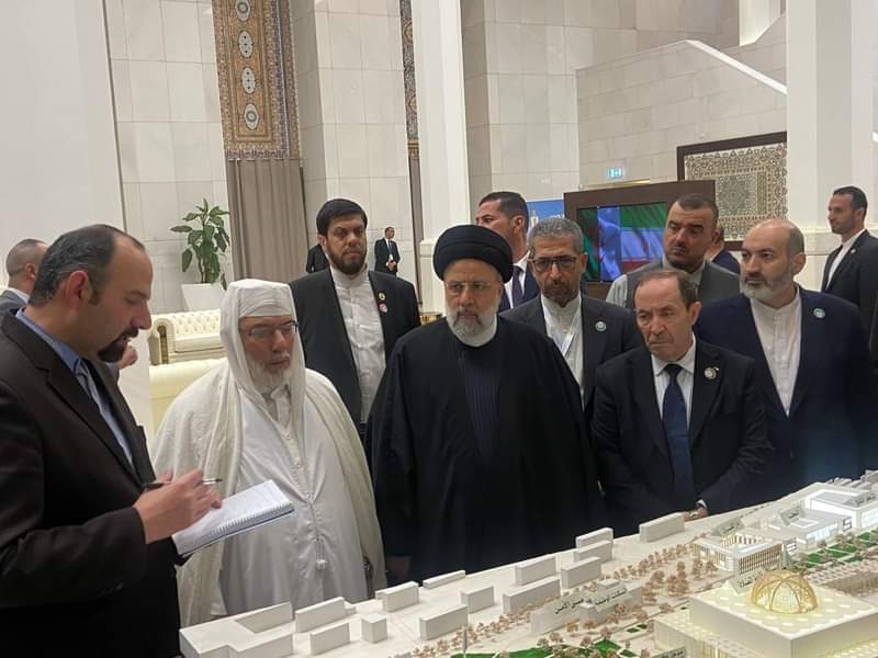 الرئيس الإيراني يزور جامع الجزائر ويؤدي فيه صلاة المغرب + صور