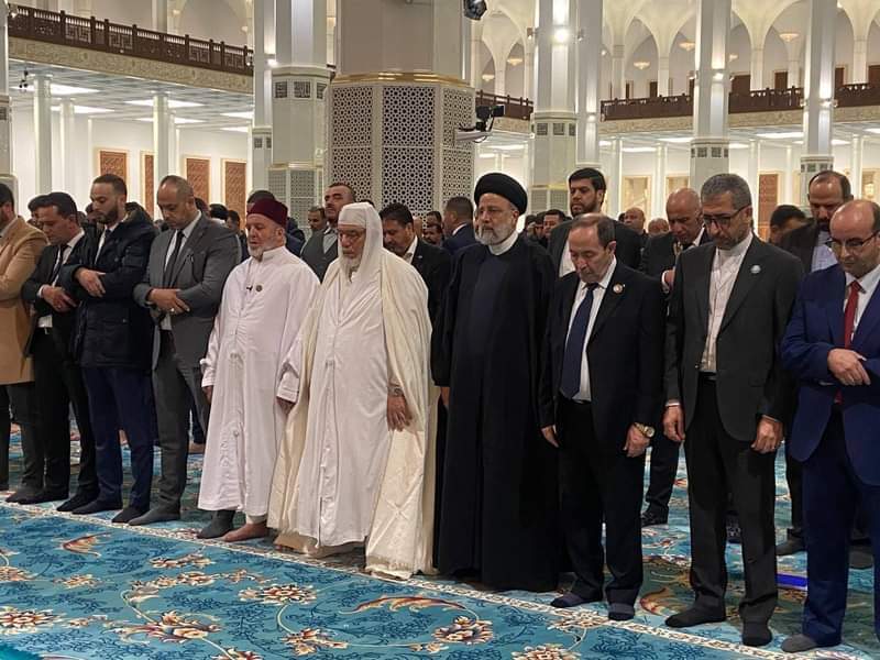 الرئيس الإيراني يزور جامع الجزائر ويؤدي فيه صلاة المغرب + صور