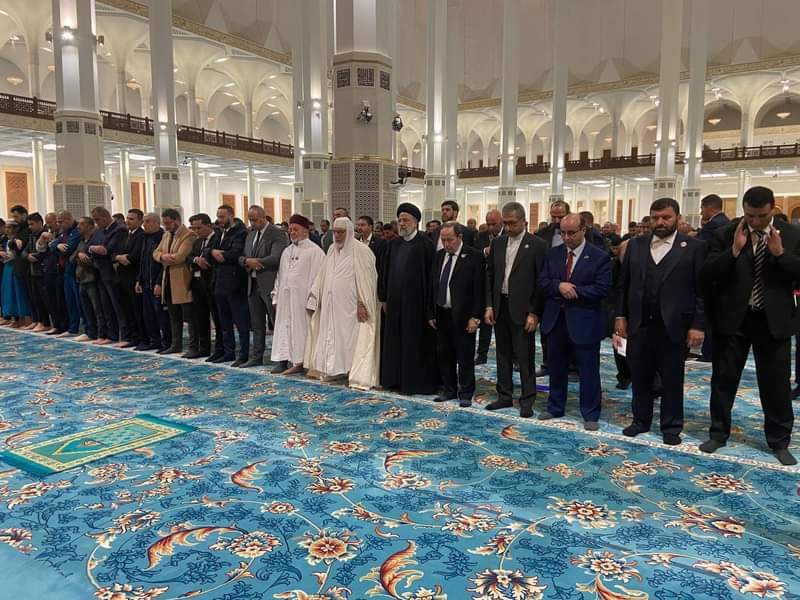 الرئيس الإيراني يزور جامع الجزائر ويؤدي فيه صلاة المغرب + صور