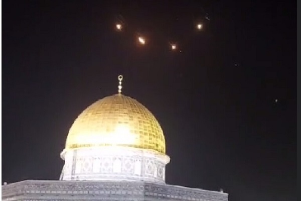 شاهد | الصواريخ الإيرانية تحلق فوق قبة الصخرة في القدس