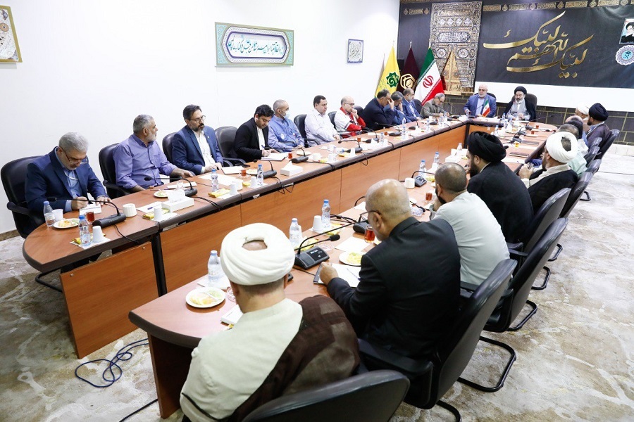 على مسؤولي الحج أن ينقلوا المعلومات التالية إلى الجهات المعنية