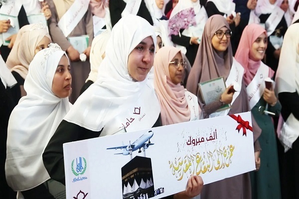 بالفيديو...معلمة جزائرية تبتكر طريقة مميزة لتسهيل حفظ القرآن