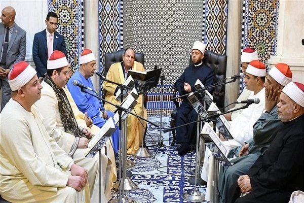 قراءة جماعية لقصار سور القرآن في مسجد الإمام الحسين(ع) بالقاهرة + صور
