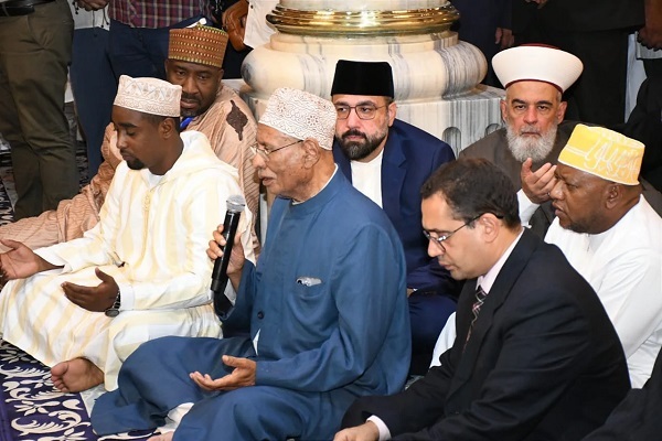 قراءة جماعية لقصار سور القرآن في مسجد الإمام الحسين(ع) بالقاهرة + صور