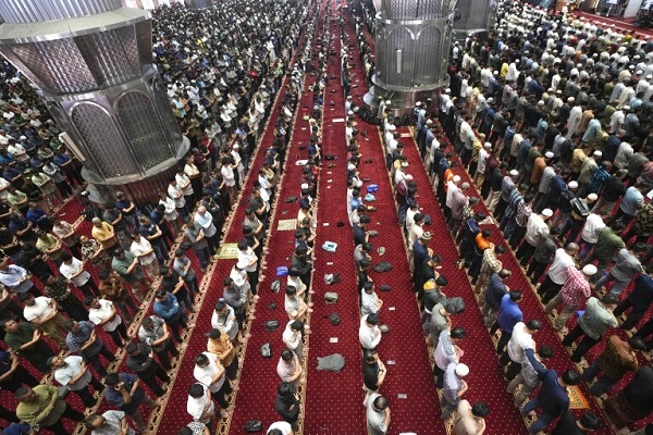 البابا فرانسيس يزور مسجد الاستقلال في إندونيسيا