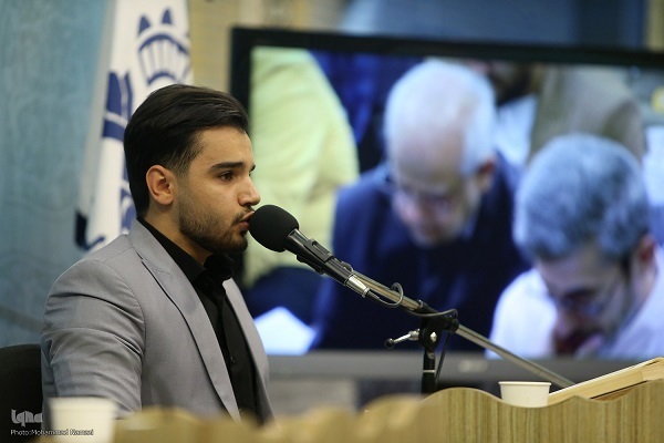 شاهد..تلاوة عطرة بصوت القارئ الايراني شاهد..تلاوة عطرة بصوت القارئ الايراني
