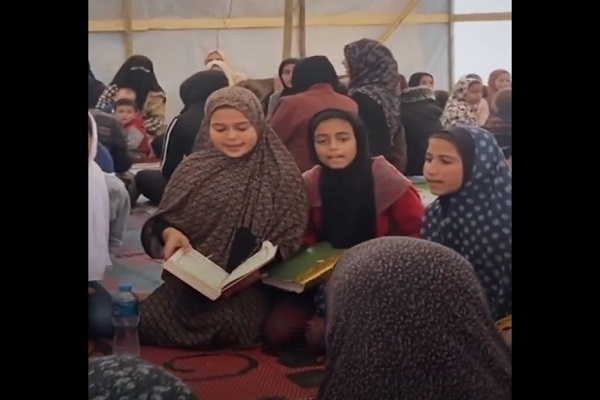 بالفيديو...إستمرار جلسات القرآن في غزة رغم القصف والدمار