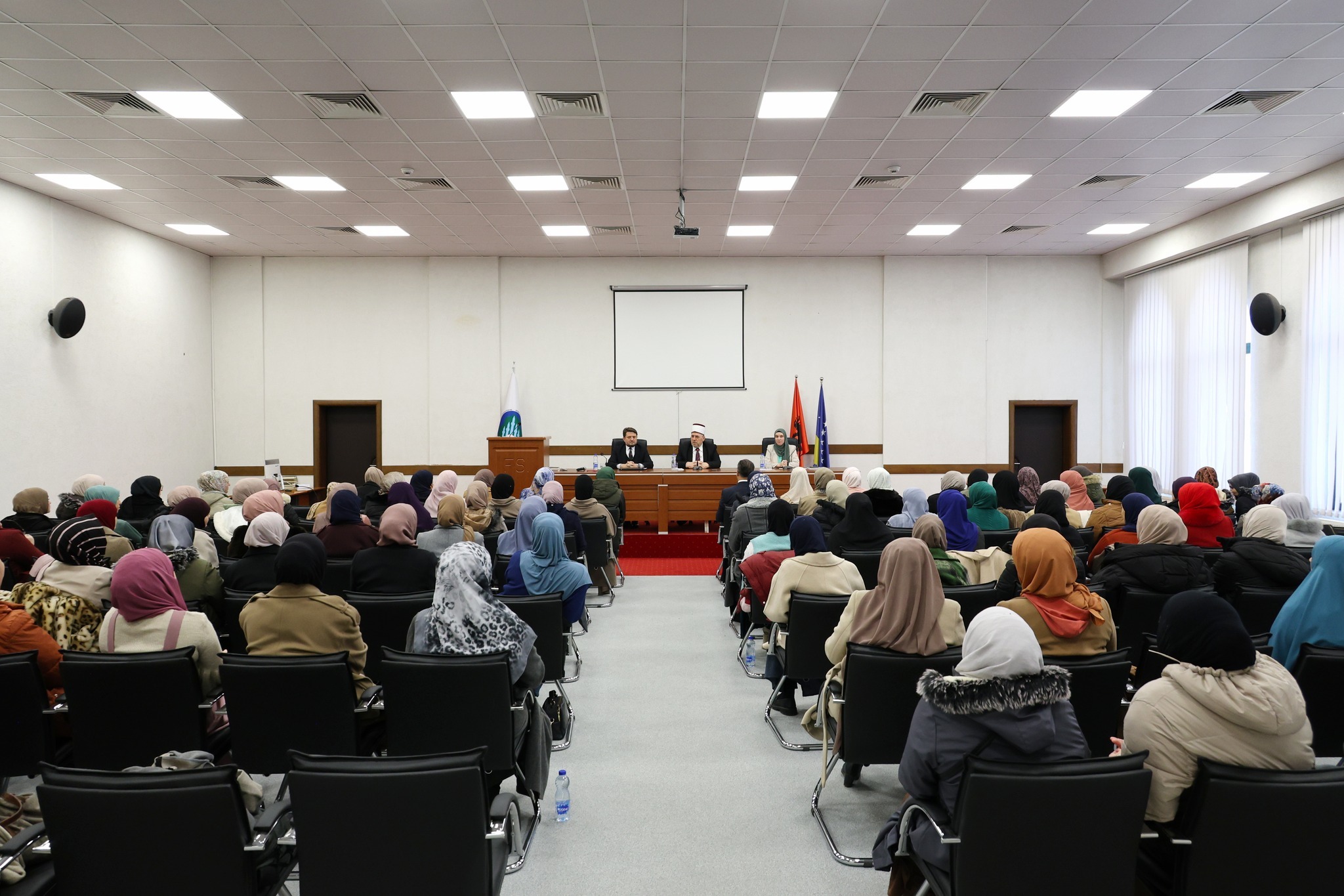 كوسوفا.. المشيخة الإسلامية تؤكد التزامها بتعزيز دور المرأة في المجتمع كوسوفا.. المشيخة الإسلامية تؤكد التزامها بتعزيز دور المرأة في المجتمع