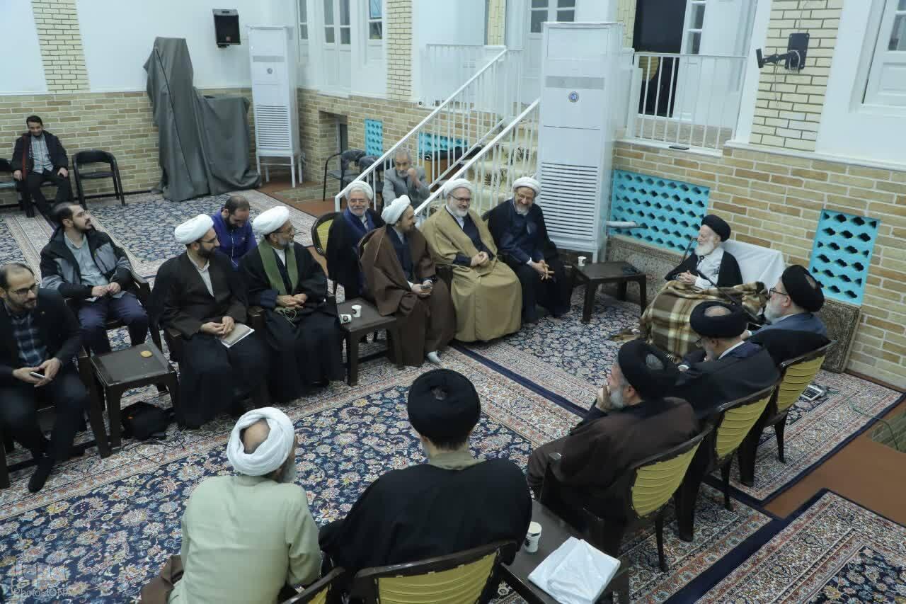 القرآن وأهل البيت (ع) يكملان بعضهما البعض