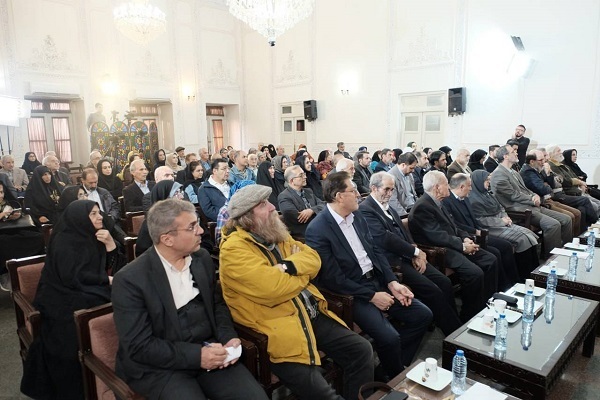 رواية المفكرين عن المكانة الفريدة للفارابي في الفلسفة الإسلامية رواية المفكرين عن المكانة الفريدة للفارابي في الفلسفة الإسلامية