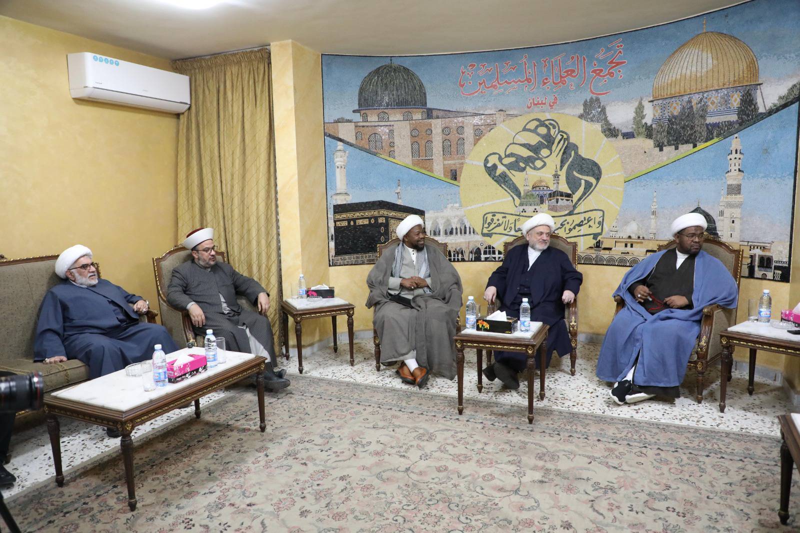 هناك تبادل للمعلمين من المذهبين السني والشيعي في مدارس تنزانيا هناك تبادل للمعلمين من المذهبين السني والشيعي في مدارس تنزانيا