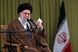 قائد الثورة: الشعب الإيراني أحبط محاولات العدو لتغيير هويته الدينية والتاريخية
