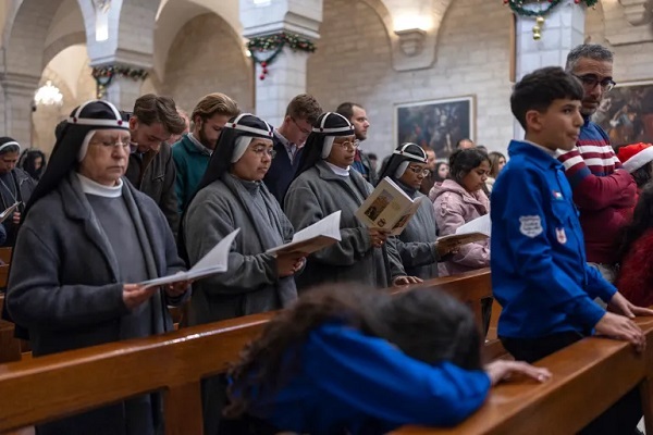 إحتفالات عيد الميلاد تعود إلى بيت لحم بعد عامين من حرب غزة