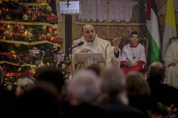 إحتفالات عيد الميلاد تعود إلى بيت لحم بعد عامين من حرب غزة