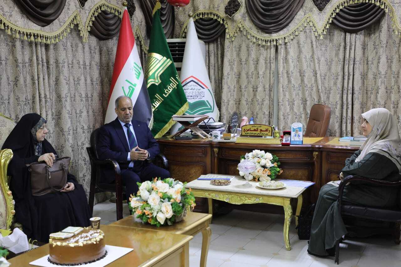 حافظة عراقية للقرآن تحصل على شهادة إجازة قراءة وإقراء القرآن + صور