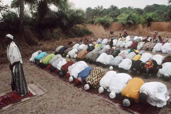 رمضان في غينيا..موعد مع القرآن ولقاء الأقارب وإعلان الزواج