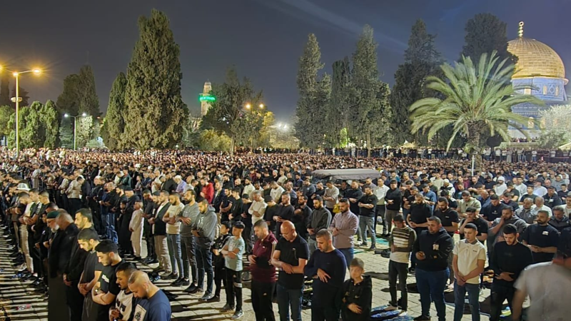 ختم القرآن بالمسجد الأقصى بحضور 100 ألف مصل