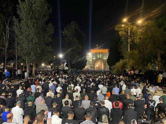 ختم القرآن بالمسجد الأقصى بحضور 100 ألف مصل