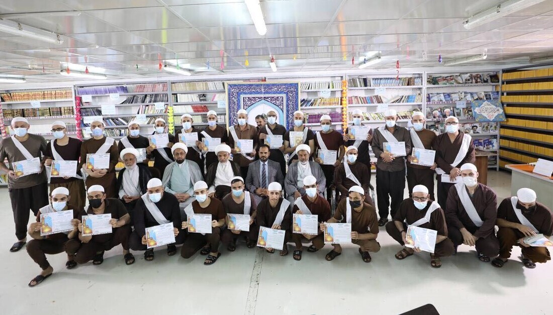 العتبة الحسينية تكرّم حفظة القرآن في سجن بابل المركزي + صور العتبة الحسينية تكرّم حفظة القرآن في سجن بابل المركزي + صور