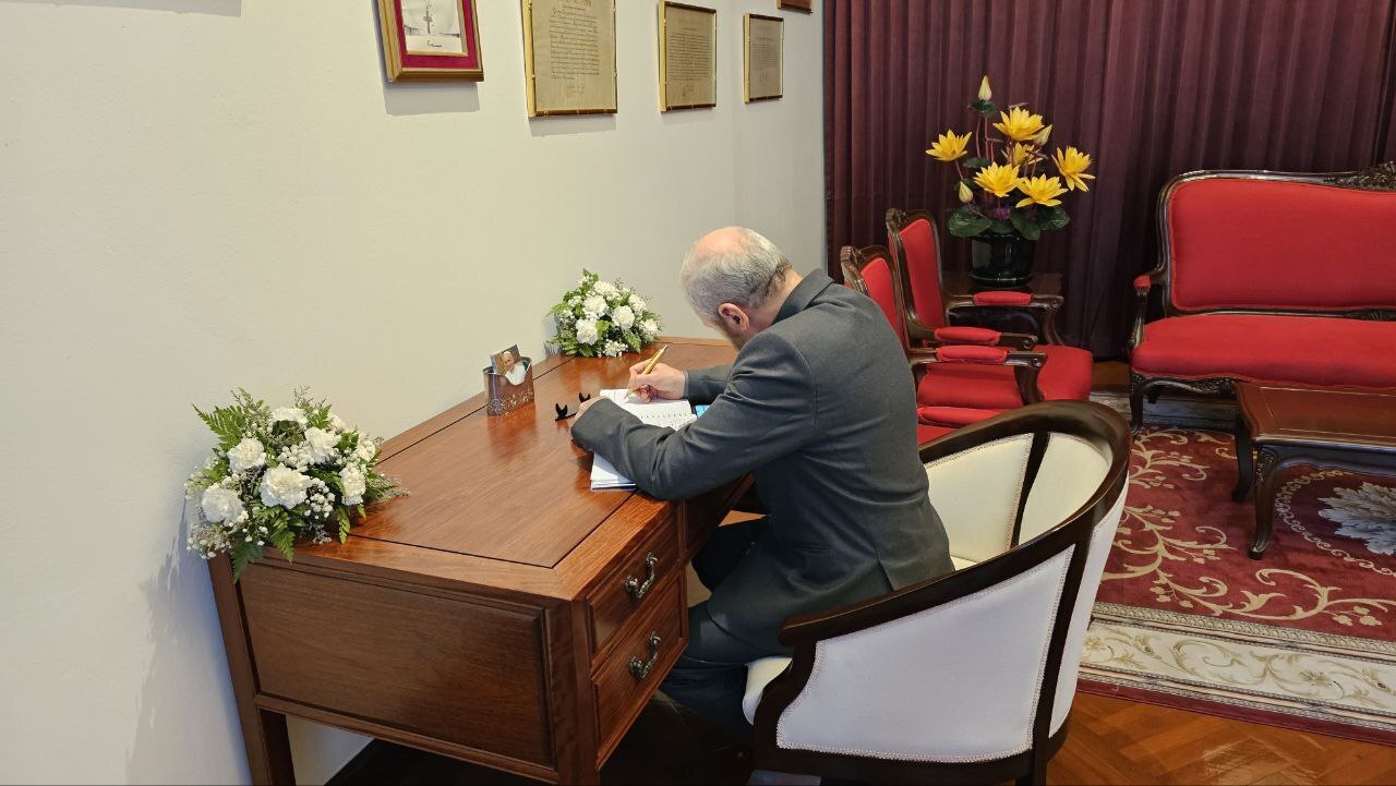 مسؤول ثقافي إيراني يشيد بدور البابا فرنسيس في تعزيز الحوار بين الأديان + صور