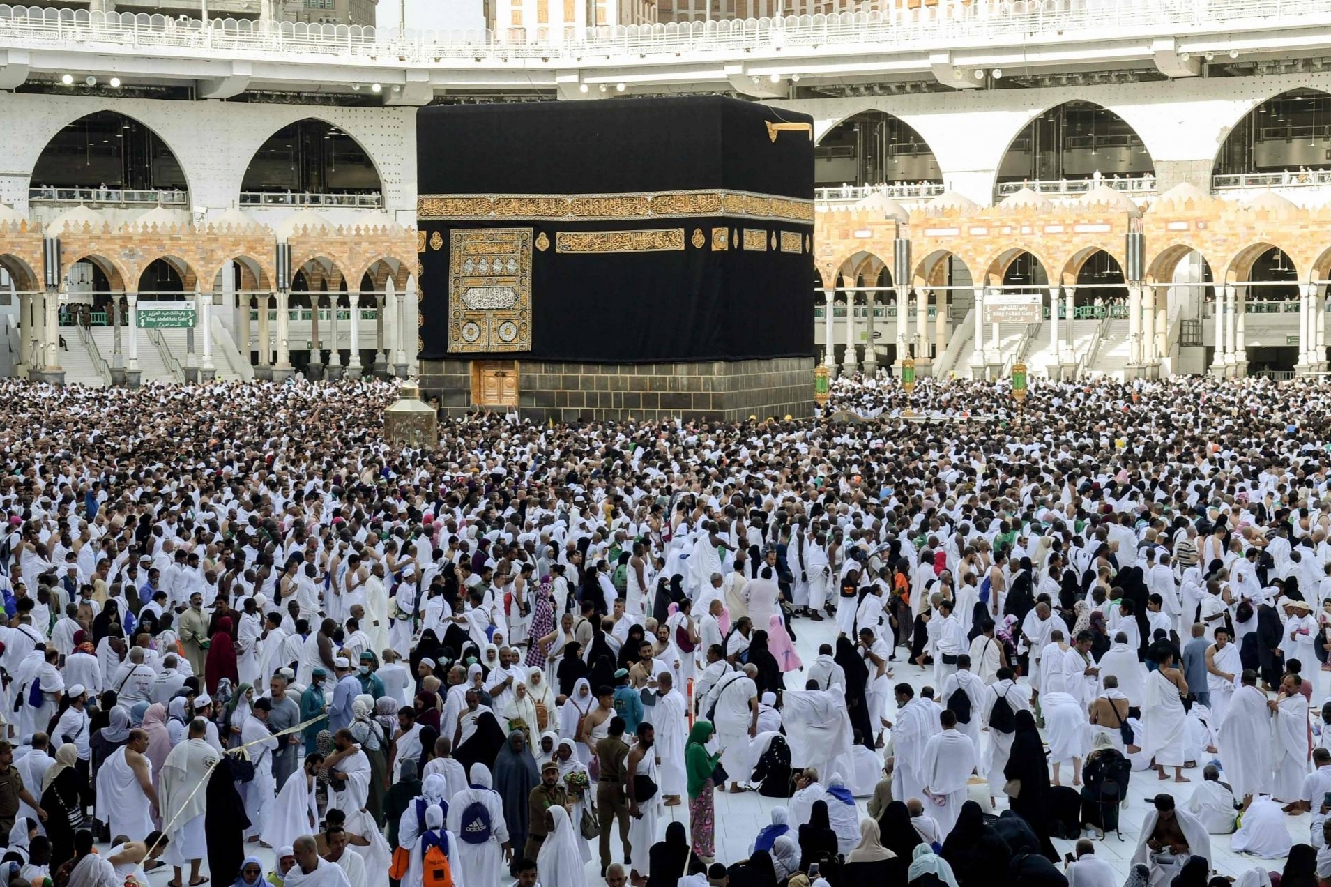 تواصل وصول الحجاج إلى المسجد الحرام لأداء طواف الإفاضة