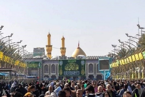 جموع الزائرين تواصل زحفها إلى كربلاء لإحياء عاشوراء