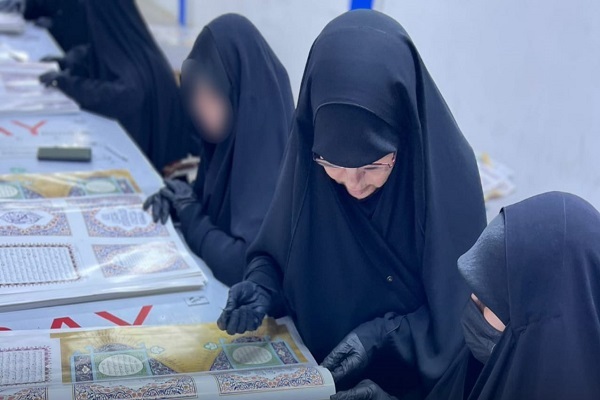 العتبة الحسينية تنجز تدقيقاً فنياً لأكثر من 10 آلاف نسخة من المصحف + صور