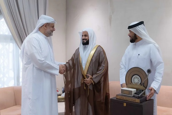 بالصور.. ولي عهد الشارقة يستقبل القارئ رعد الكردي