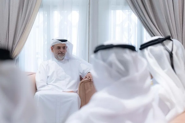 بالصور.. ولي عهد الشارقة يستقبل القارئ رعد الكردي